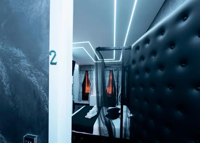 Affittacamere Black Moon 4*